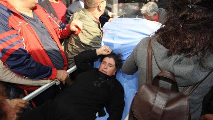 Hastane önündeki Dilek Doğan protestosuna polis müdahalesi
