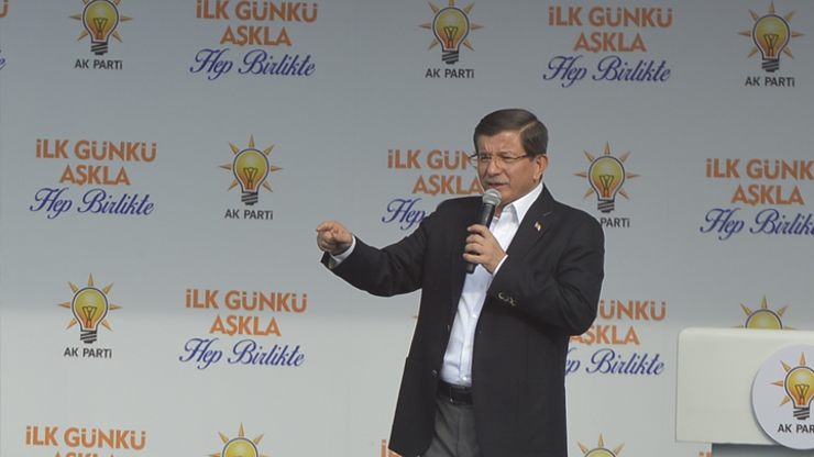 Davutoğlu: AK Parti iktidardan indirilirse ya terör çeteleri ya da beyaz toroslar dolaşacak