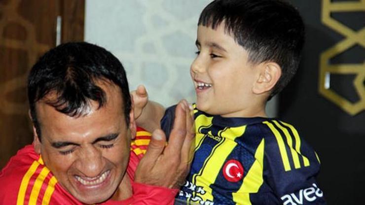 Küçük Ahmet Berkaydan kendisini korkutan amigoya tokat