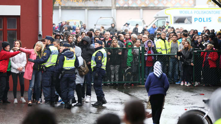 İsveçte okulda kılıçlı saldırıda ölenlerin sayısı ikiye çıktı