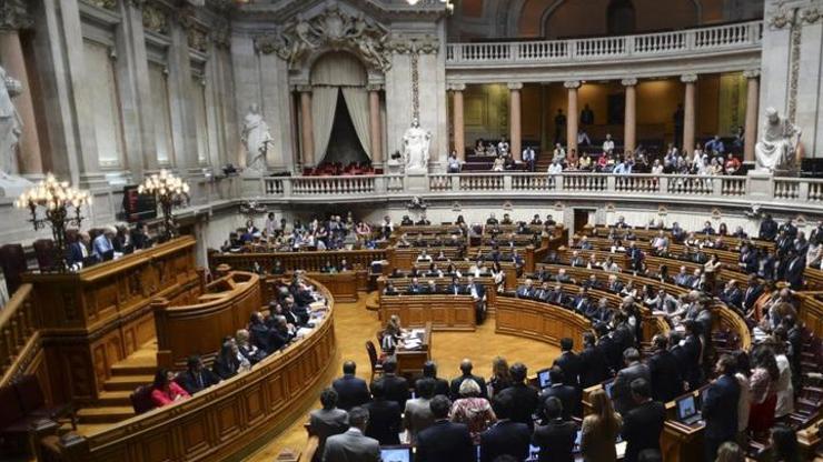 Portekizde “Sol Birlik merkez sağ azınlık hükümetini düşürdü