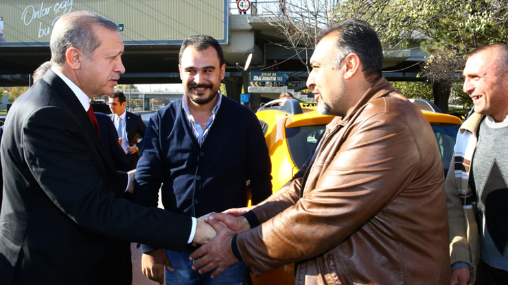 Cumhurbaşkanı Erdoğandan taksi durağına sürpriz ziyaret