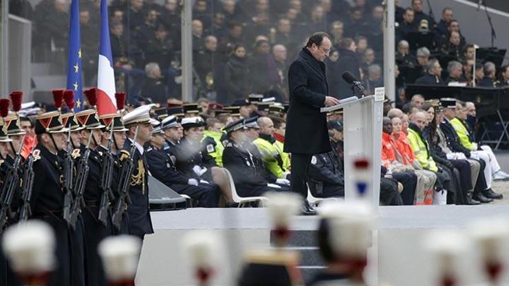 Fransada 130 kurban için anma töreni düzenlendi