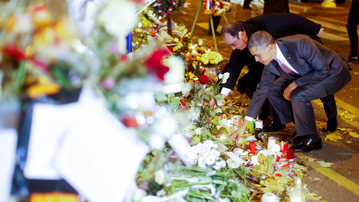 ABD Başkanı Obama Bataclan konser salonuna çiçek bıraktı
