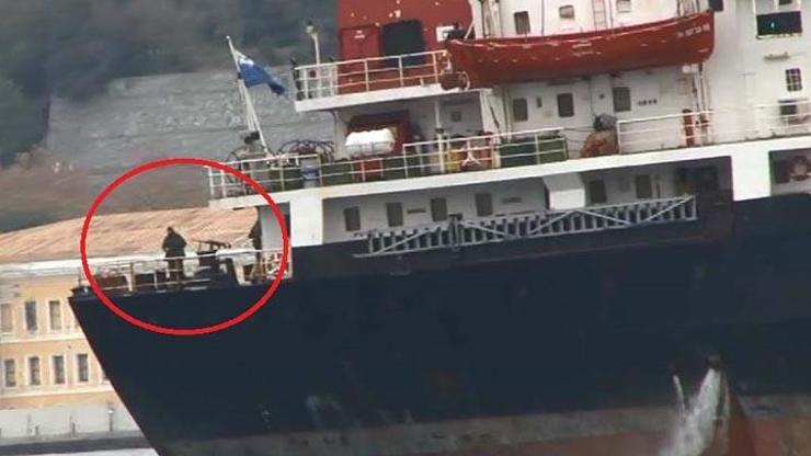 Rus askeri gemisi Boğazdan bu kez de makineli  tüfekle geçti