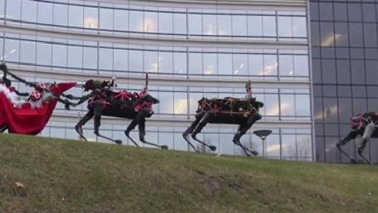 Boston Dynamicsden yılbaşı kutlaması