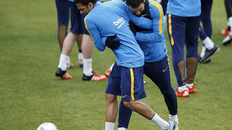 Arda Turan ilk 11e hazır