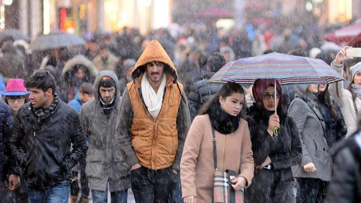 İstanbulda kar yağışı şiddetini artırdı