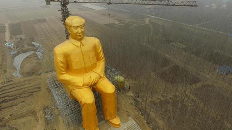Dev Mao heykeli yıkıldı