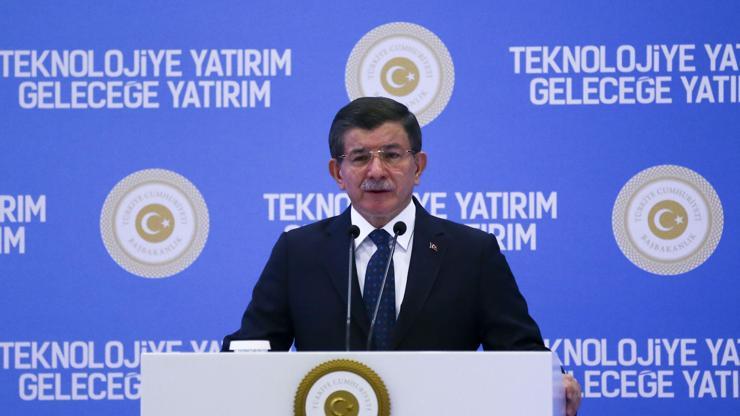 Başbakan Davutoğlundan akademisyenlere soru