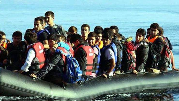 Göçmenleri taşıyan bot devrildi: 3 çocuk hayatını kaybetti