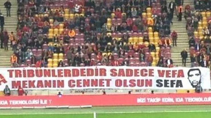Galatasaraydan anlamlı pankart
