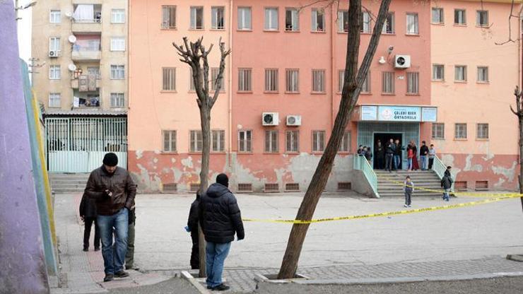 Okula bombalı saldırıyla ilgili 2 çocuk gözaltına alındı