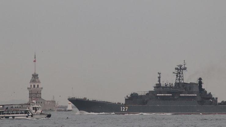 Rus gemileri İstanbul Boğazından geçti