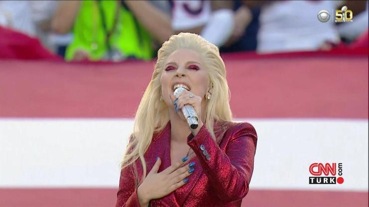 Super Bowlda Lady Gaga Amerikan milli marşını okudu