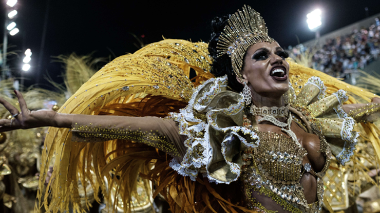 Rio Karnavalı tüm hızıyla sürüyor