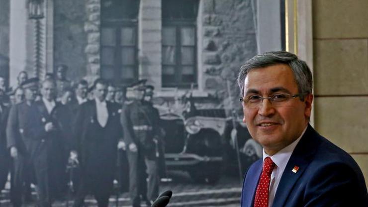 CHPli vekil Atatürk fotoğrafının önünde iddialara yanıt verdi