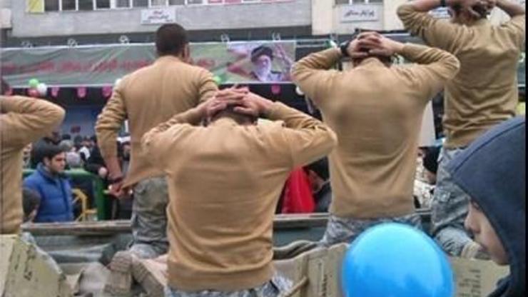İrandaki devrim kutlamalarına gölge komutan da katıldı