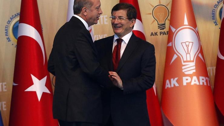 Davutoğlu Erdoğan’ı geride bıraktı