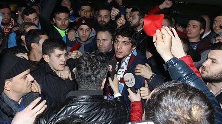 Trabzonspor taraftarı Salih Dursunu böyle karşıladı