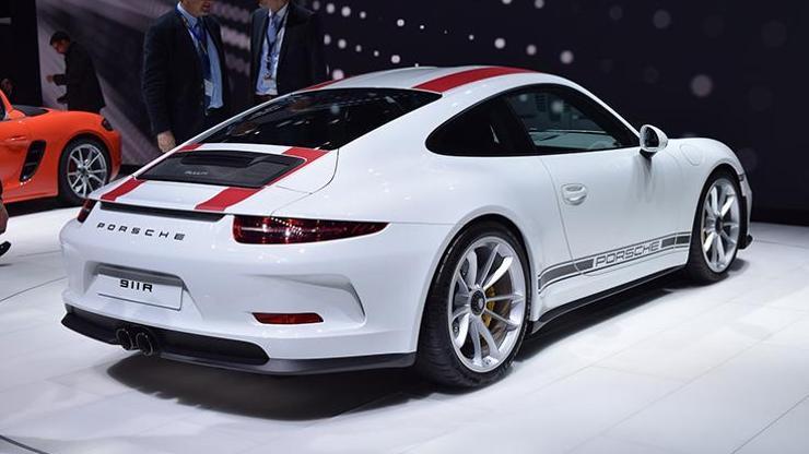 60lardan günümüze bir esinti: Porsche 911 R Cenevrede