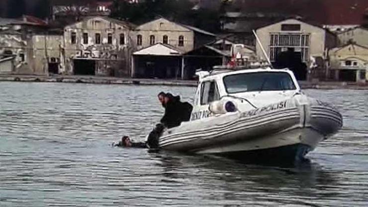 Deniz polisinin yanı başında denizde ölüm