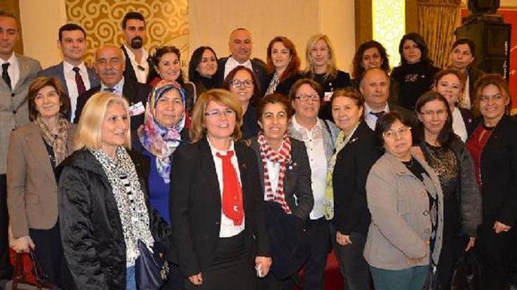 CHPde kadınlardan toplu istifa