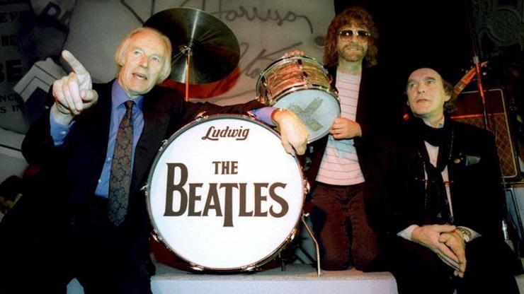Beatlesın yapımcısı George Martin öldü