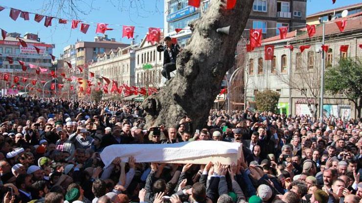 Nakşibendi liderlerinden Ahmet Yaşarı 10 bin kişi uğurladı