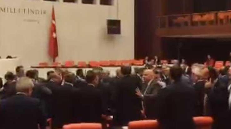 Mecliste AK Partili ve CHPli vekiller arasında arbede
