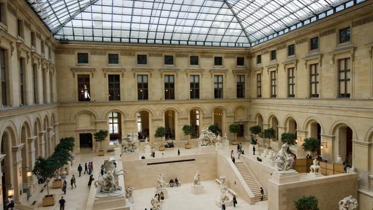 Paris Louvre Müzesi yine birinci