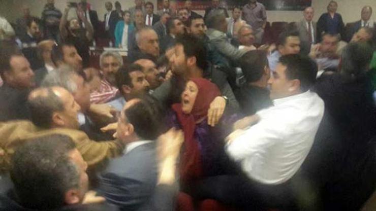 Çiğli Belediye Meclisinde Kılıçdaroğlu kavgası