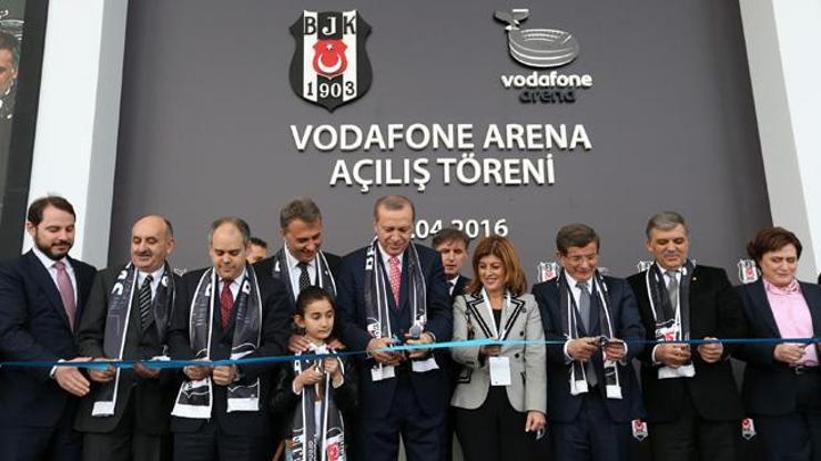 Beşiktaşın yeni stadı Vodafone Arena açıldı