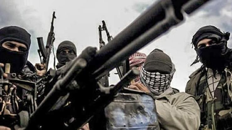 Suriyede muhalifler Hama askeri üssünü vurdu
