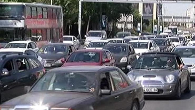 İstanbulda pazar trafiği felç oldu