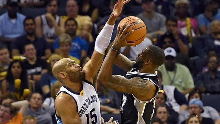 Spurs ve Cavaliers rakiplerini süpürdü