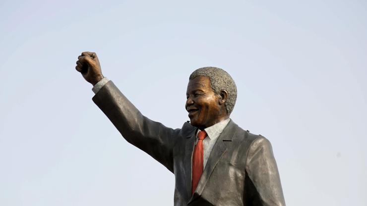 Filistine Mandela heykeli dikildi