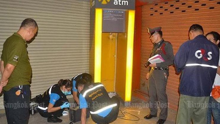 Taylandda hırsızlar bankamatiği sökerek kaçırdı