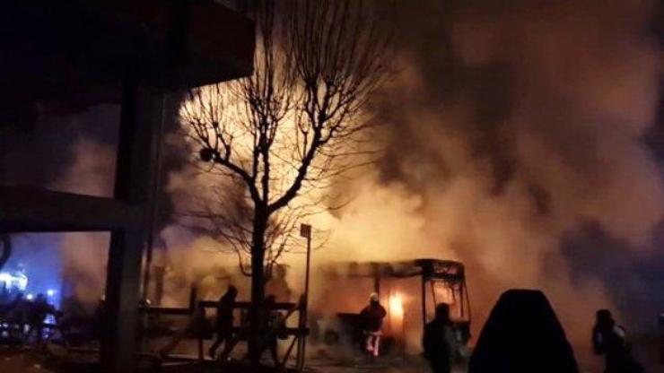 Sultangazide belediye otobüsü yaktılar