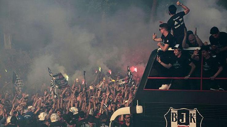 Beşiktaşın şampiyonluk kutlamasında neler yaşandı