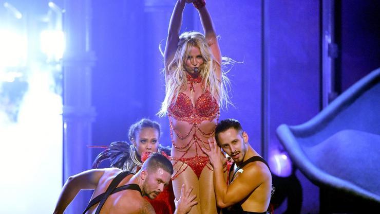 Britney Spears dans şovuyla olay oldu