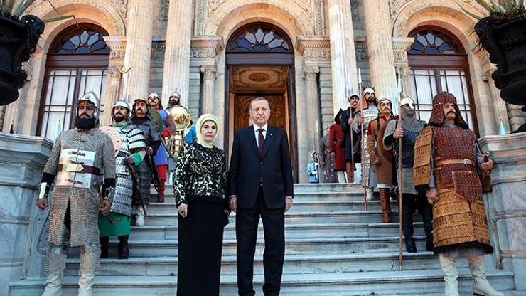 Erdoğan, Saraya Mehterin Devlet Marşı ile girdi