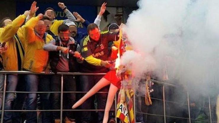 Cansız mankene Galatasaray forması giydiren taraftara hapis cezası