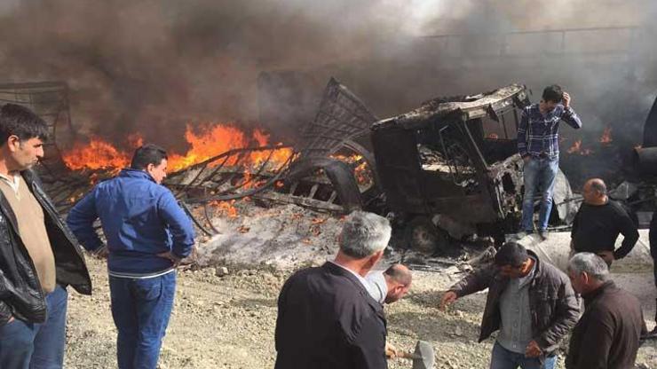 Doğubayazıt - Çaldıran yolunu kesen PKKlılar 12 aracı yaktı