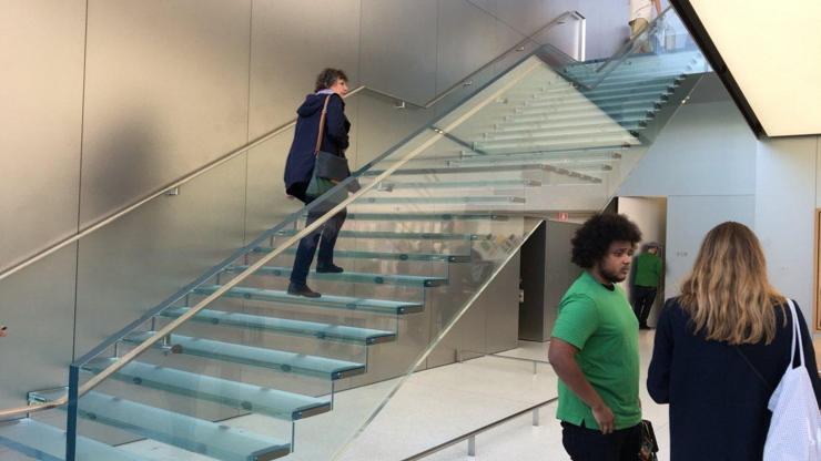 Apple 1 milyon dolara merdiven yaptırdı
