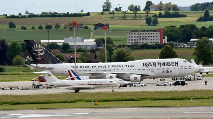 Iron Maiden uçağı, Hollande ve Merkelin uçaklarını solladı