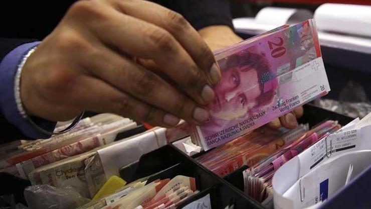 İsviçrede halk aylık 2500 frankı reddetti