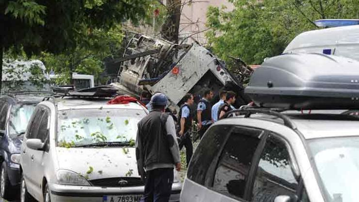 İstanbul Veznecilerde polise bombalı saldırı