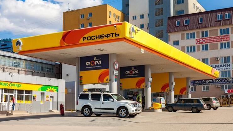 Rus petrol devi Rosneft yüzde 75 eridi