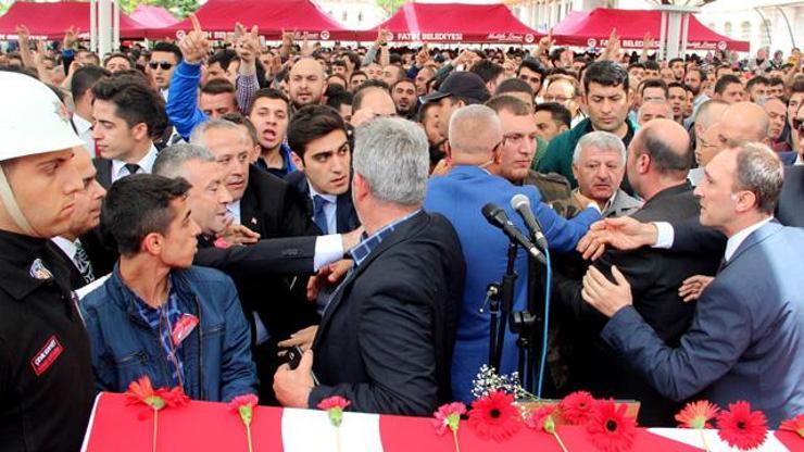 Şehit polislerin cenaze töreninde Kılıçdaroğluna protesto